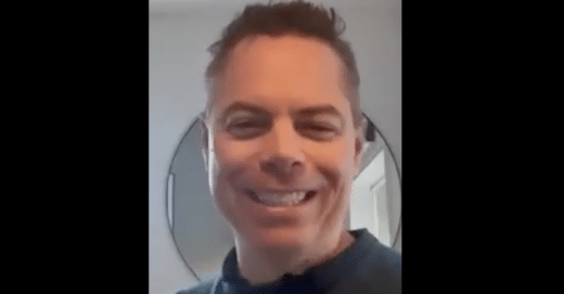 Anders Wall smiling on podcast episode